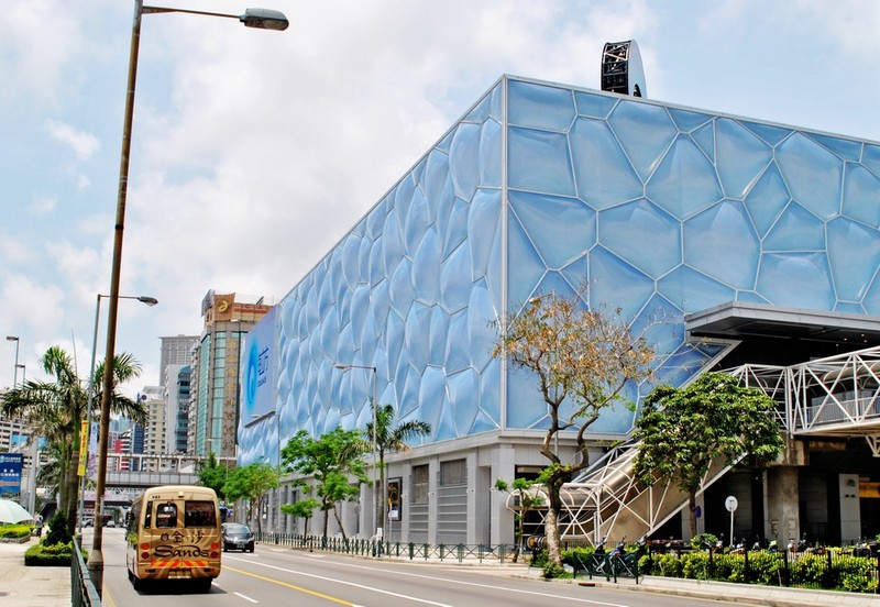 ETFE膜結構膜材是什么？ETFE膜結構建筑的優(yōu)缺點分別是什么？