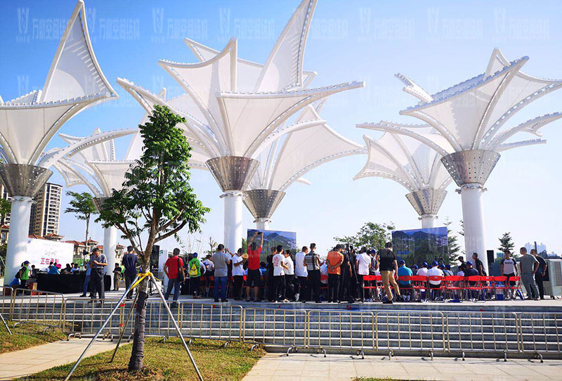 PTFE膜結(jié)構(gòu)膜材具備哪些特點(diǎn)？PTFE膜結(jié)構(gòu)膜材為什么能成為膜結(jié)構(gòu)領(lǐng)域主流材料？