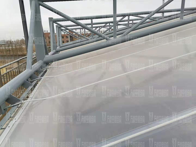 格爾木工業園昆侖工業區工業污水廠污水池保溫膜結構工程膜結構安裝中