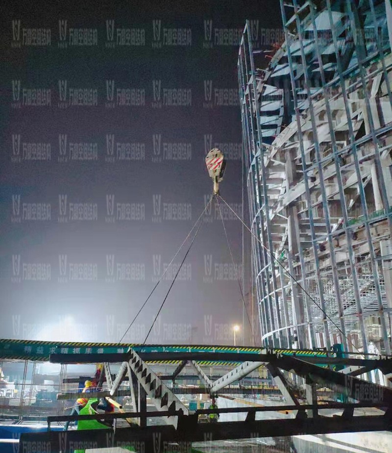 紹興國際會展中心一期B區會議中心PTFE膜結構工程火熱拼裝、吊裝中