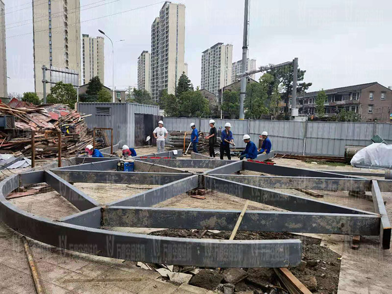 臺(tái)州大板橋ETFE氣枕天幕項(xiàng)目開始施工