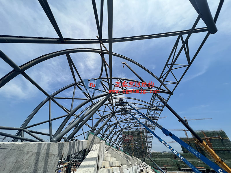 龍泉市體育場鋼膜結構工程鋼結構接近尾聲