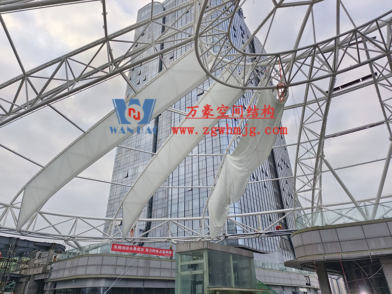 南充萬達商業街區蓋頂天幕空間鋼結構 南充萬達商業街區蓋頂天幕空間鋼結構