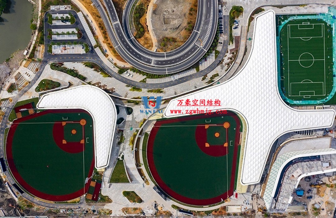 以前瞻性的視角融入城市生活之中的膜結構體育場館