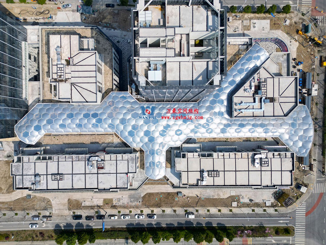 已完工，這個ETFE氣枕商業天幕閃亮登場！