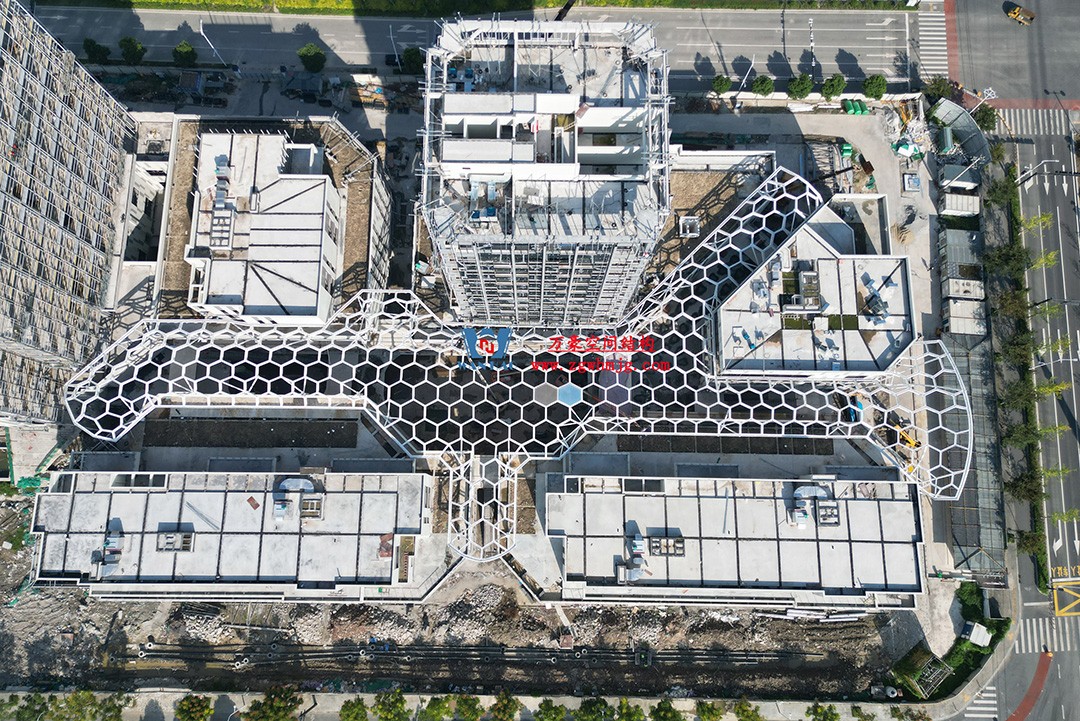 已完工，這個ETFE氣枕商業天幕閃亮登場！