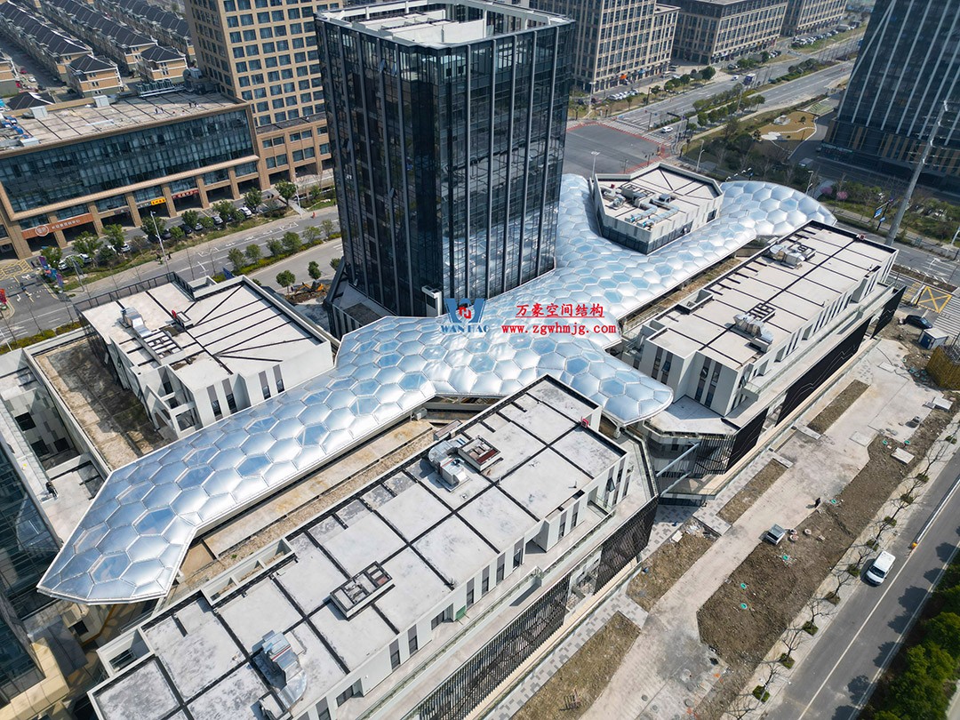 已完工，這個ETFE氣枕商業天幕閃亮登場！