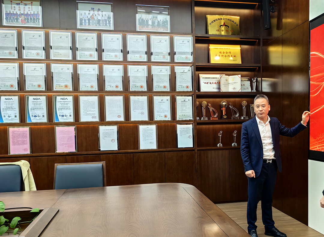 中國鋼結(jié)構(gòu)協(xié)會(huì)空間結(jié)構(gòu)分會(huì)領(lǐng)導(dǎo)專家一行蒞臨萬豪考察指導(dǎo)工作 中國鋼結(jié)構(gòu)協(xié)會(huì)空間結(jié)構(gòu)分會(huì)領(lǐng)導(dǎo)專家一行蒞臨萬豪考察指導(dǎo)工作