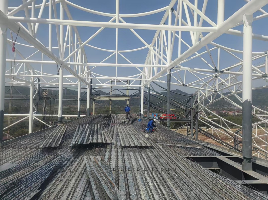 比亞迪紹興嵊州賽車場干拔沙坡觀景平臺鋼結(jié)構(gòu)項(xiàng)目