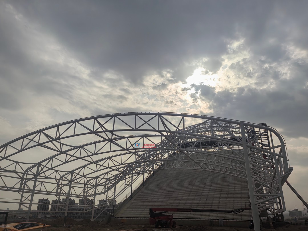 比亞迪紹興嵊州賽車場干拔沙坡觀景平臺鋼結(jié)構(gòu)項(xiàng)目