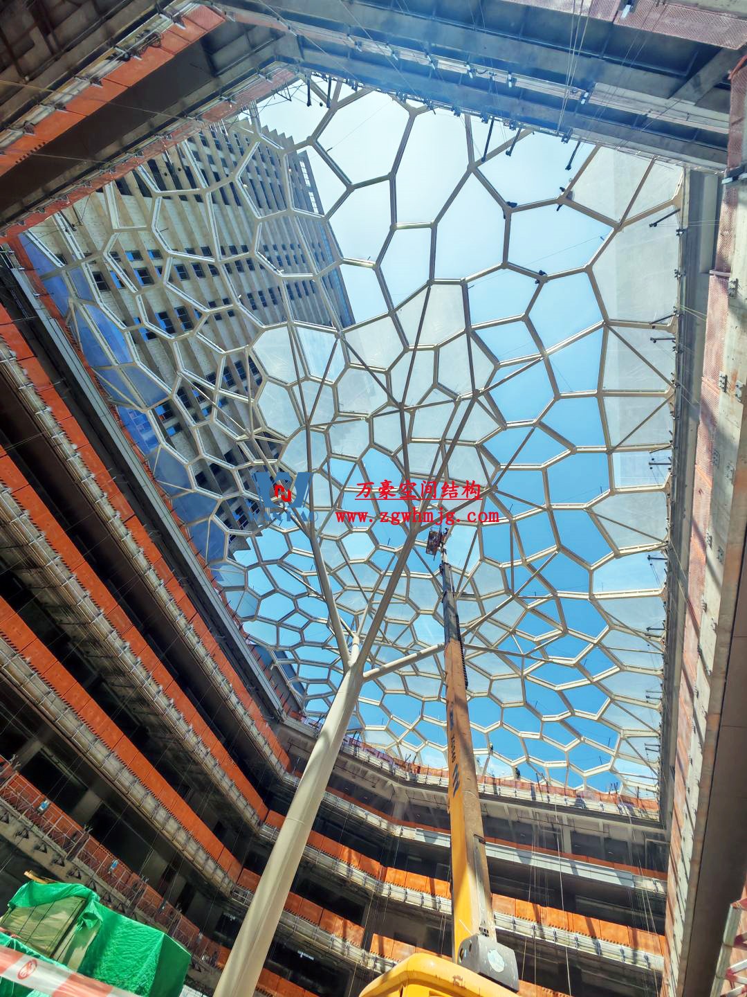 安吉縣昌碩小區(qū)地塊房產(chǎn)開發(fā)項(xiàng)目鋼結(jié)構(gòu)天幕