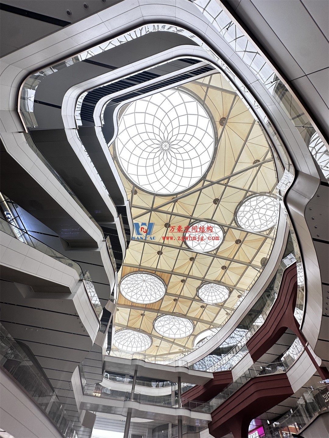 探索膜結構在商業街區穹頂的神奇應用 探索膜結構在商業街區穹頂的神奇應用