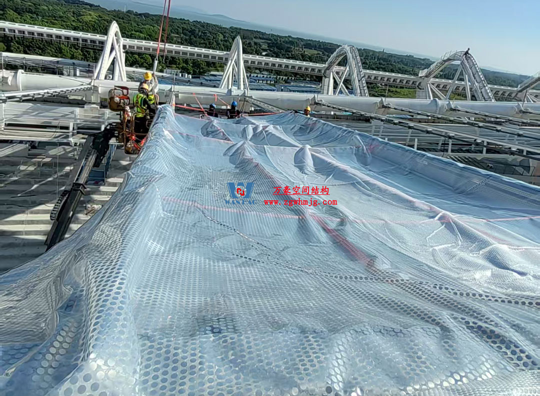 無錫奧體中心體育場ETFE膜首吊成功，太湖畔將閃耀“生態之光”