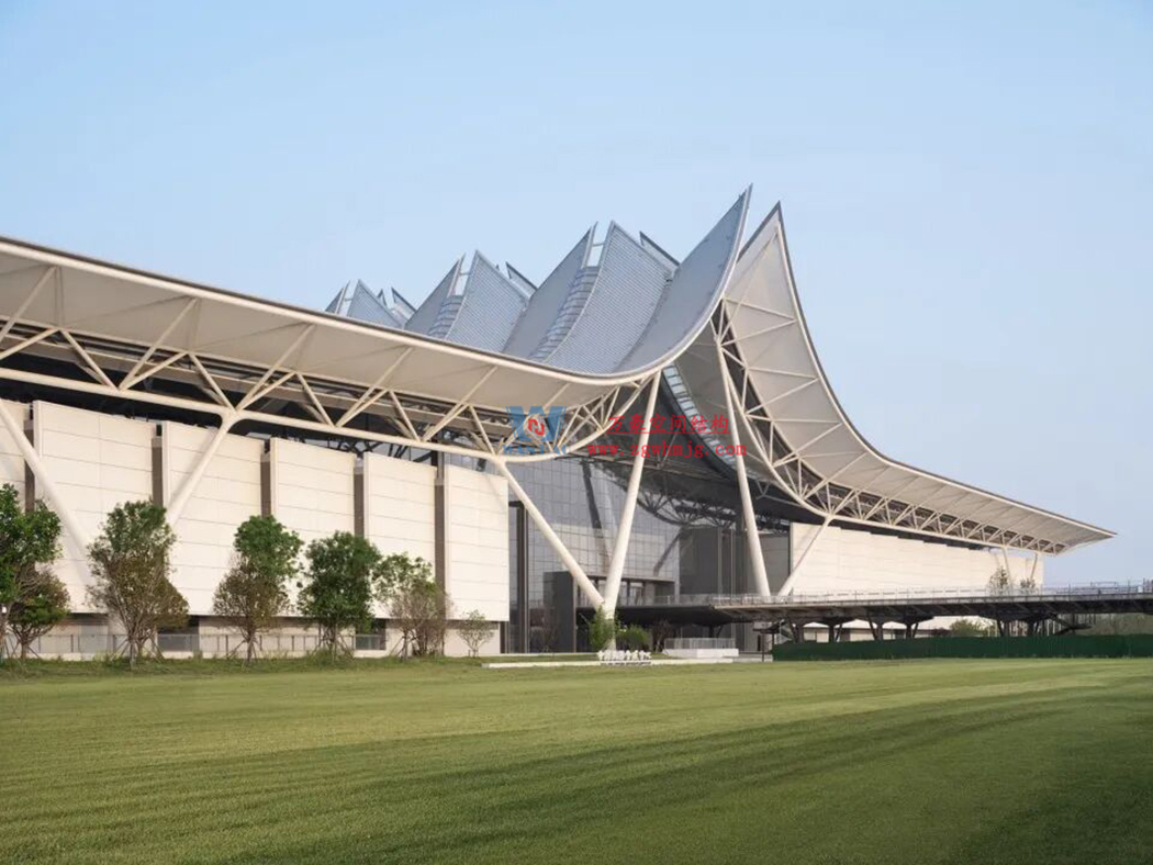 中原會展二期竣工！浙江萬豪集團助力打造城市巨型天幕