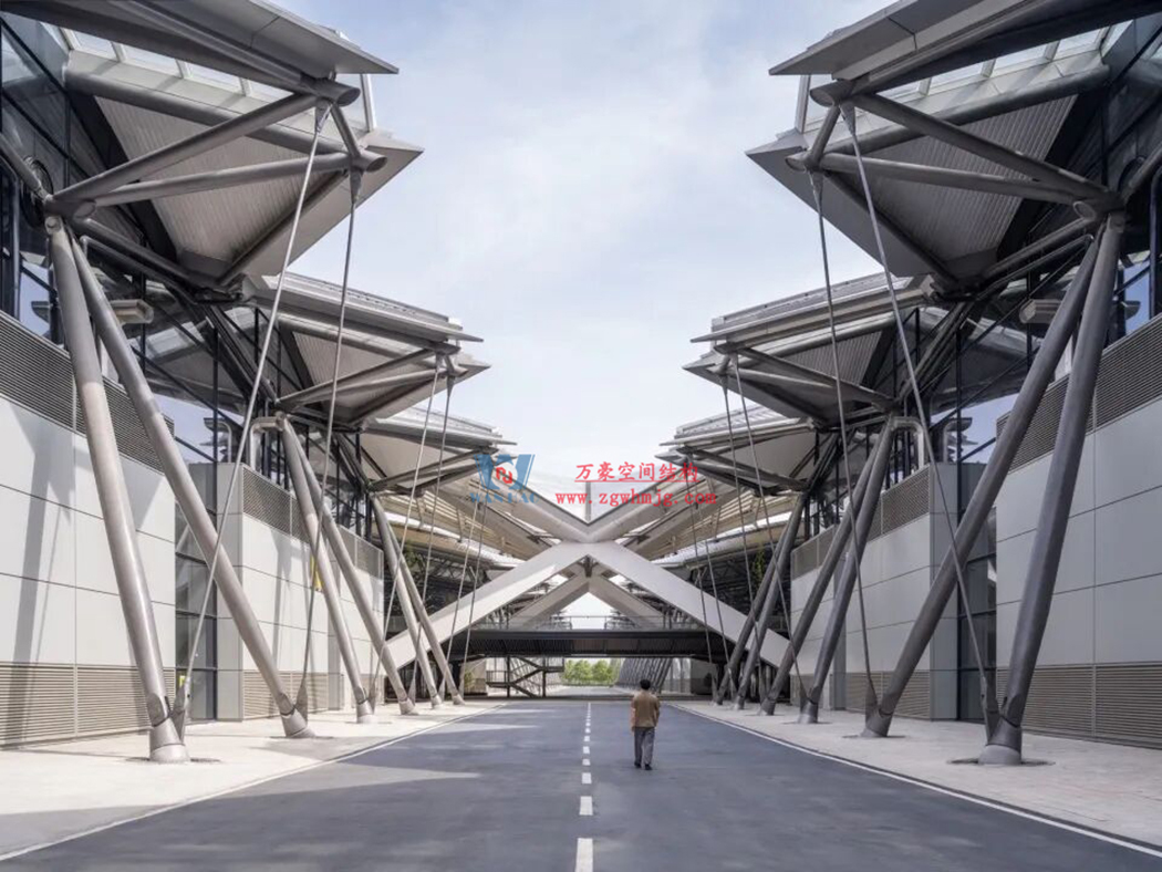 中原會展二期竣工！浙江萬豪集團助力打造城市巨型天幕
