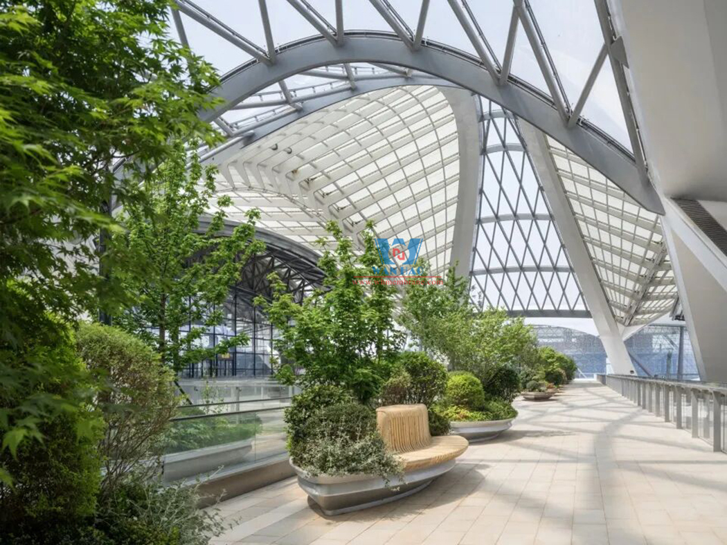 中原會展二期竣工！浙江萬豪集團助力打造城市巨型天幕