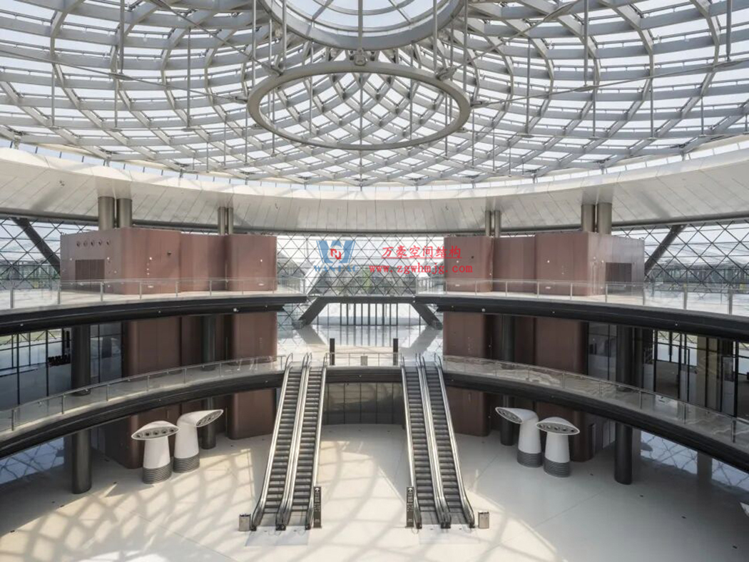 中原會展二期竣工！浙江萬豪集團助力打造城市巨型天幕