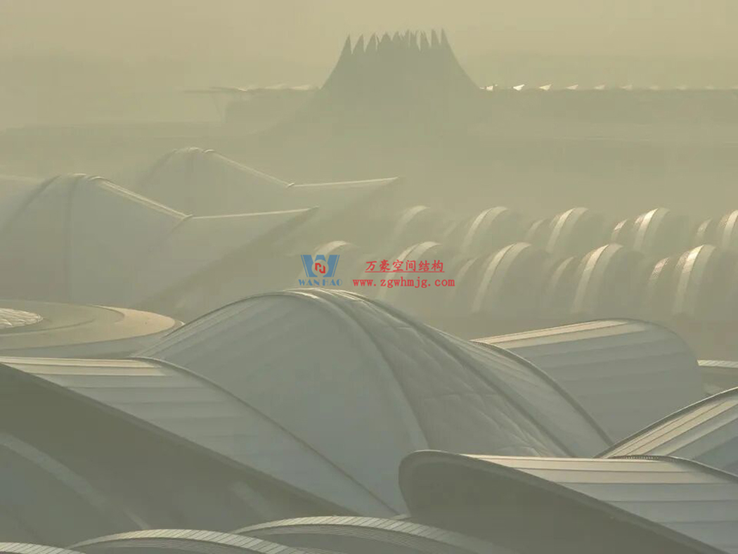 中原會展二期竣工！浙江萬豪集團助力打造城市巨型天幕